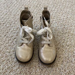 Kids cat and Jack boots